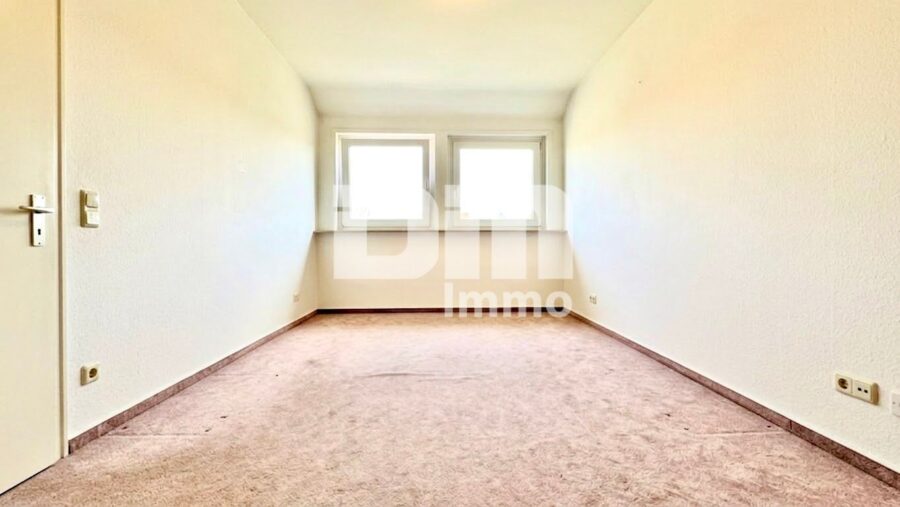 Großzügiges 1-2 Familienhaus mit vielseitigem Nutzungspotenzial und schönem Garten - OG / DG Schlafzimmer / Kinderzimmer
